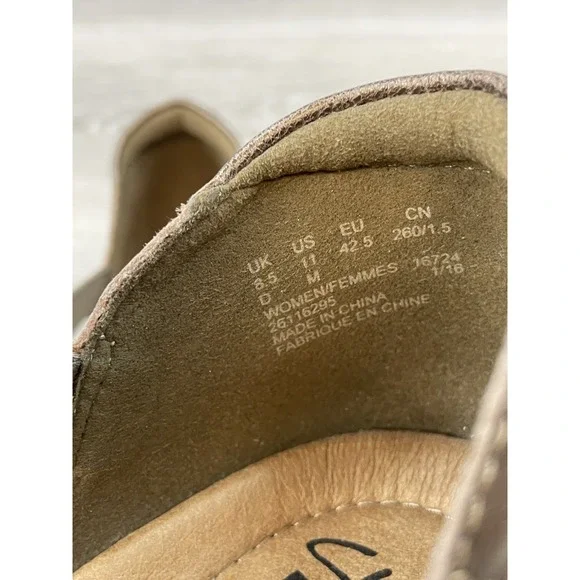 Clark's Women's Sandals Bronze‎ Leather 11 Comfort Wedge Travel Cushioned Shoes - Picture 9 of 11